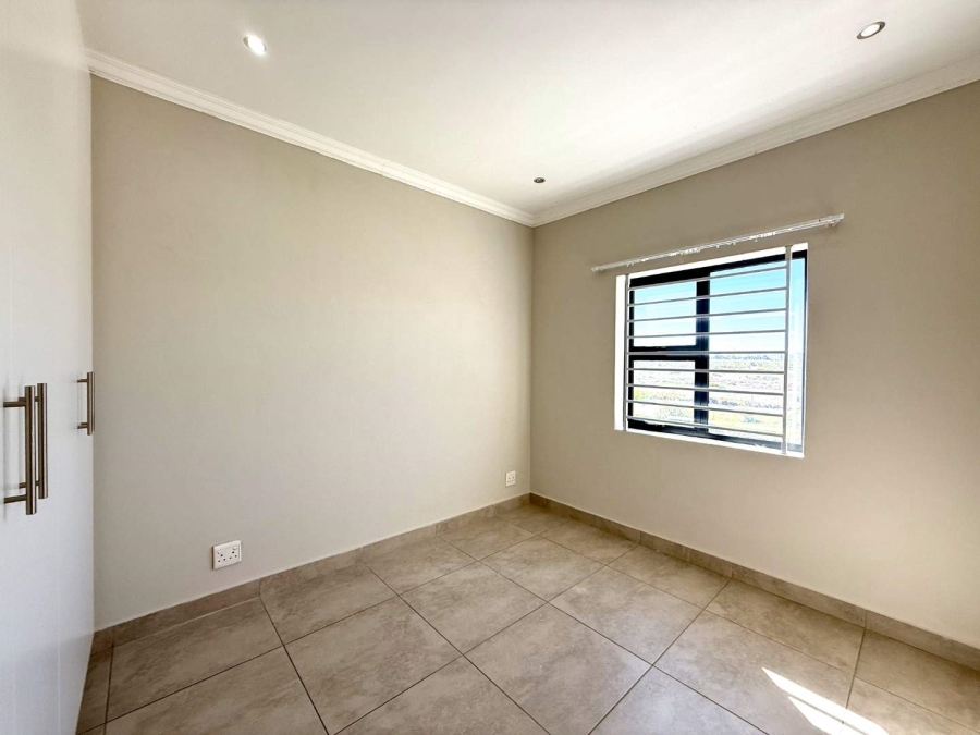To Let 5 Bedroom Property for Rent in Parklands North Western Cape